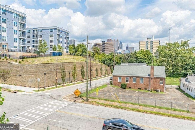 Building Photo - 472 Martin St SE