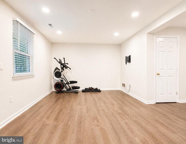 Building Photo - 6556 Ridgeborne Dr