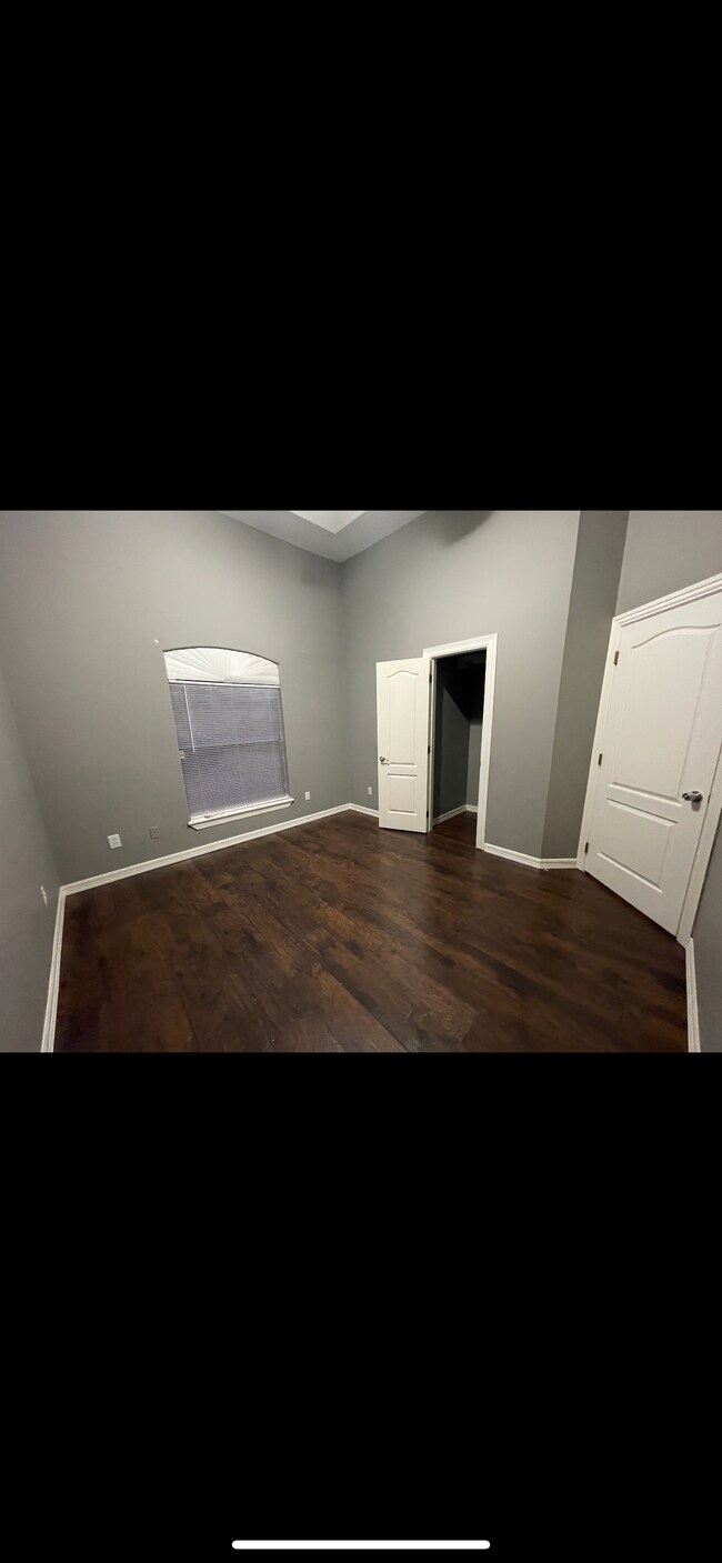 Building Photo - 808 Empress St