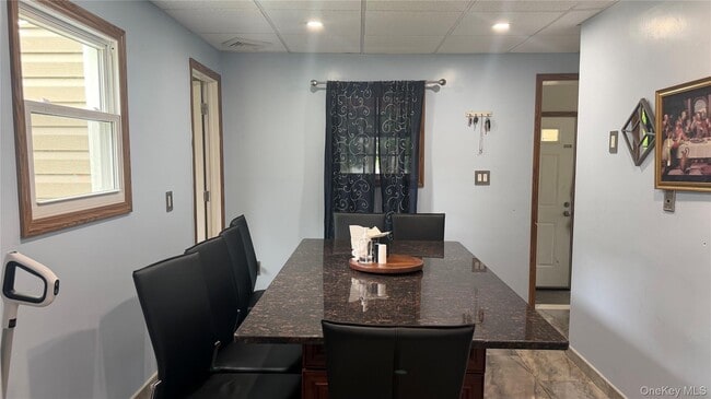 Building Photo - 17 De Garmo Rd