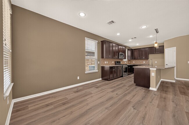 Building Photo - 15711 Huddleston Dr