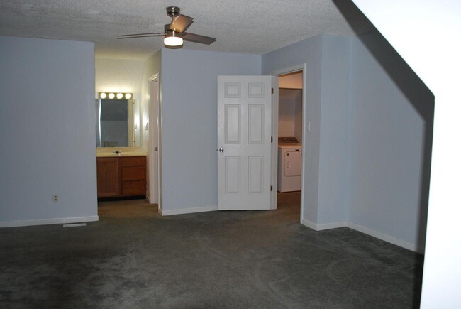Building Photo - 9037 Fountain Brook Ln