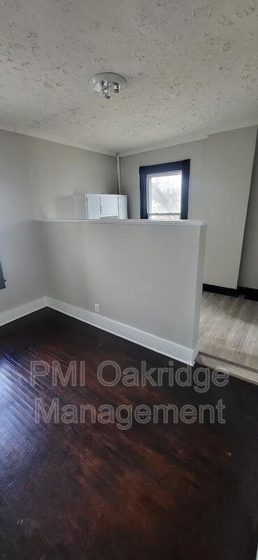 Building Photo - 431 W Ash St