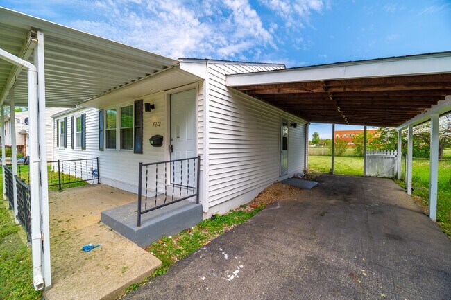 Building Photo - 5272 Quincy Dr