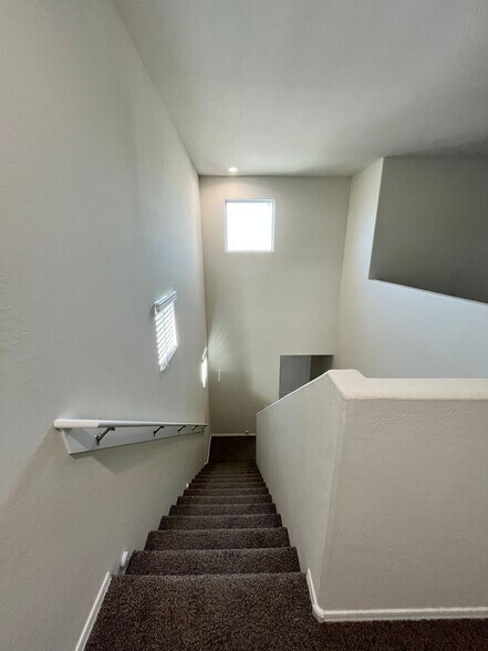 Building Photo - 36607 W Santa Monica Ave