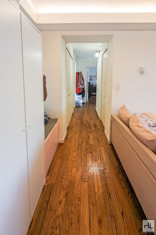Building Photo - 2 BED 2 BATH REGO PARK QUEENS BOULEVARD
