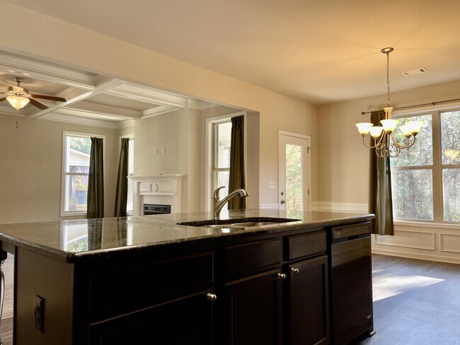 Building Photo - 7260 Silk Tree Pointe