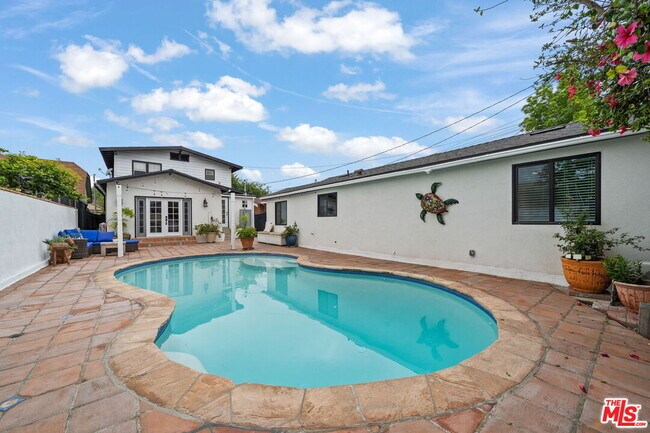 Building Photo - 5732 6th Ave