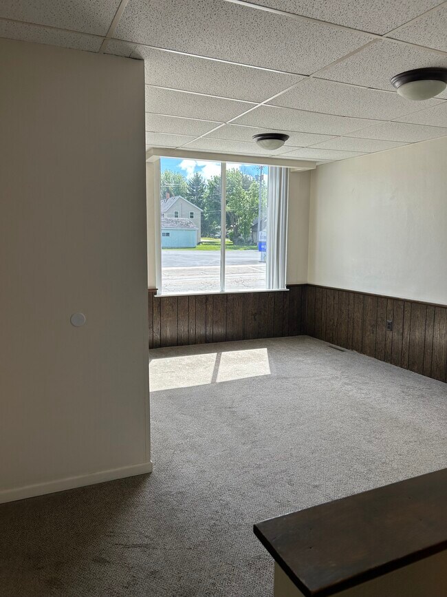 Building Photo - 108 S Main St