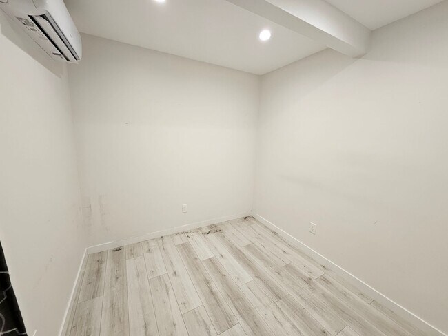 Building Photo - Chandler Properties