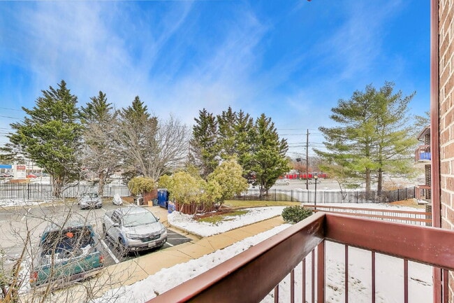 Building Photo - Spacious Updated Condo Available for Immediate Move-In