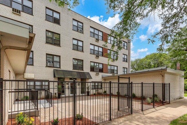Building Photo - 2411 West Fitch