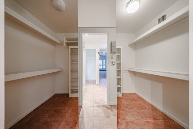 Building Photo - Scottsdale Country Club Living!