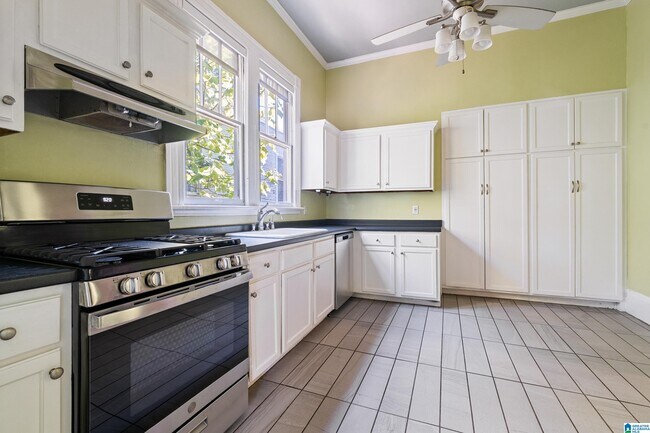 Building Photo - 3716 6th Ave S