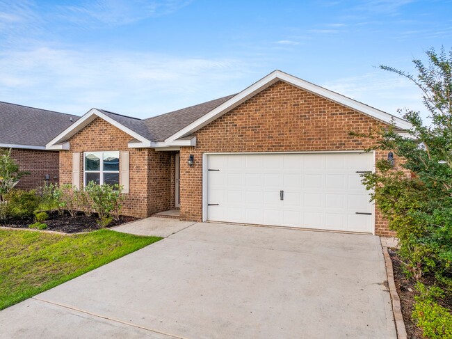 Primary Photo - Redstone Commons 4bed/2bath Available Now!