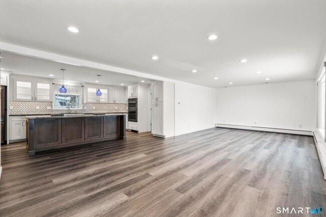 Building Photo - 125 Birchwood Dr