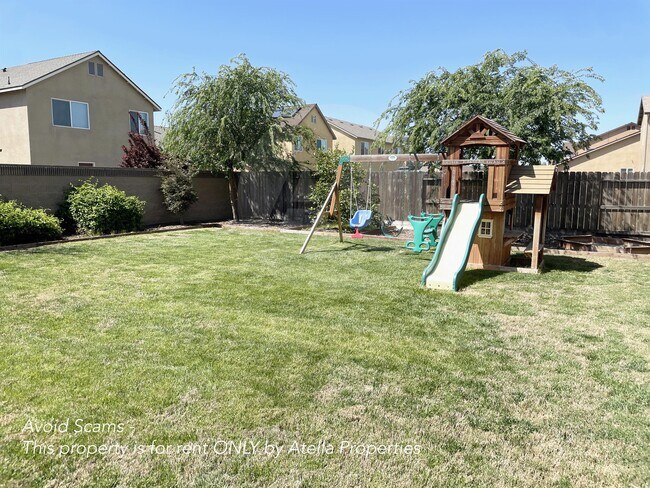 Building Photo - 619 Portola St