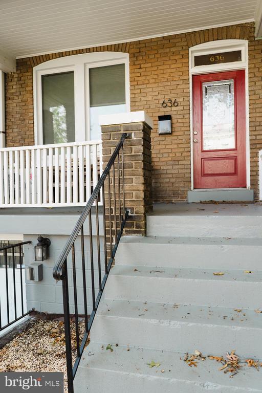 Building Photo - 636 Kenyon St NW