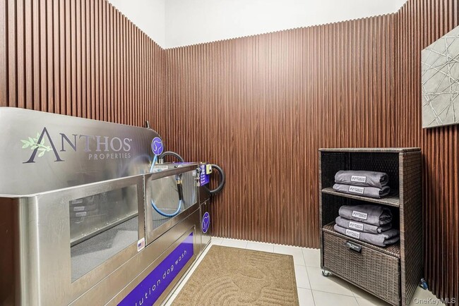 Building Photo - 201 Willett Ave