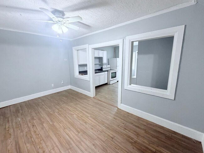 Building Photo - 1056 3rd St E