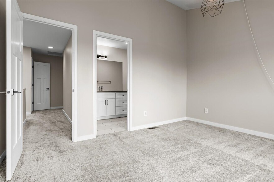 Building Photo - 501 23rd Ave S