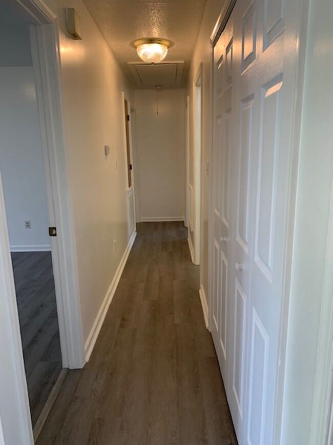 Building Photo - 408 Holly Ave