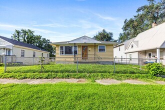 Building Photo - Updated 3-Bedroom Home with Attached Garage & Full Basement