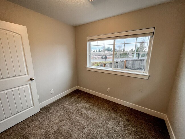 Building Photo - BIGFIR1069-1071