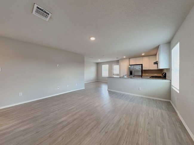 Building Photo - 3342 Kornberg Dr