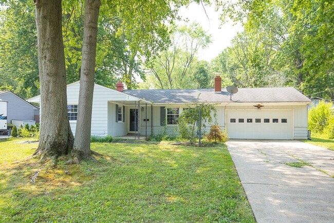 Building Photo - NICE RANCH IN AMHERST!