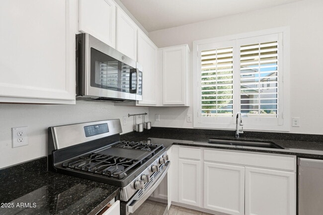 Building Photo - 1647 S 83rd Pl