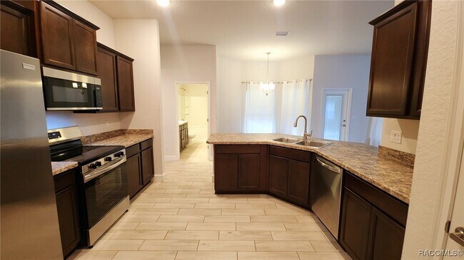 Building Photo - 23 Lone Pine St