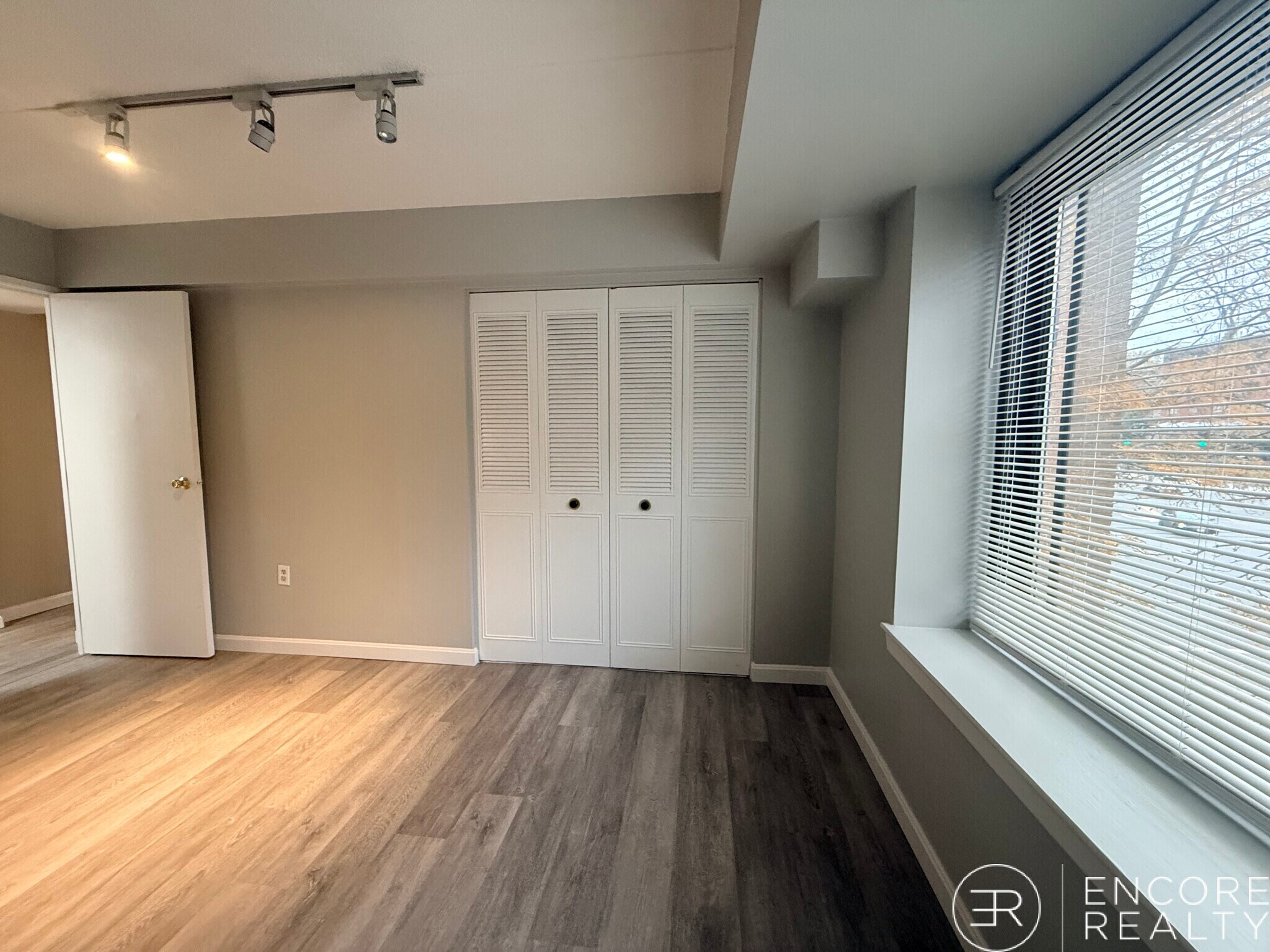 Building Photo - 1243 Beacon St