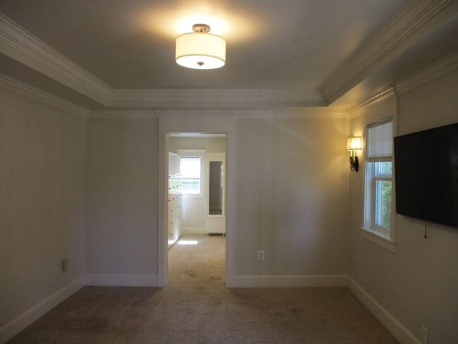 Building Photo - Stunning 4 Bedroom Home in North End Tacoma