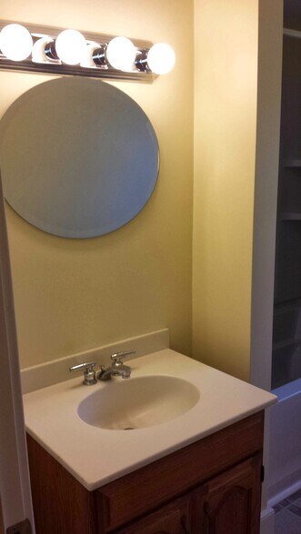 Building Photo - 63 Colebrook Rd