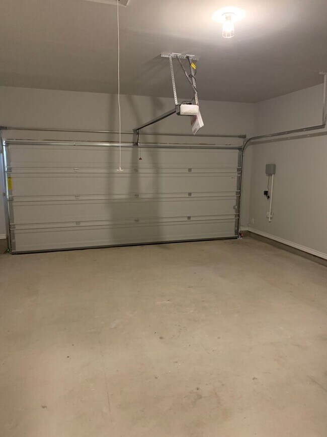 Building Photo - Single Level 4/2 Home in Highly Sought Aft...