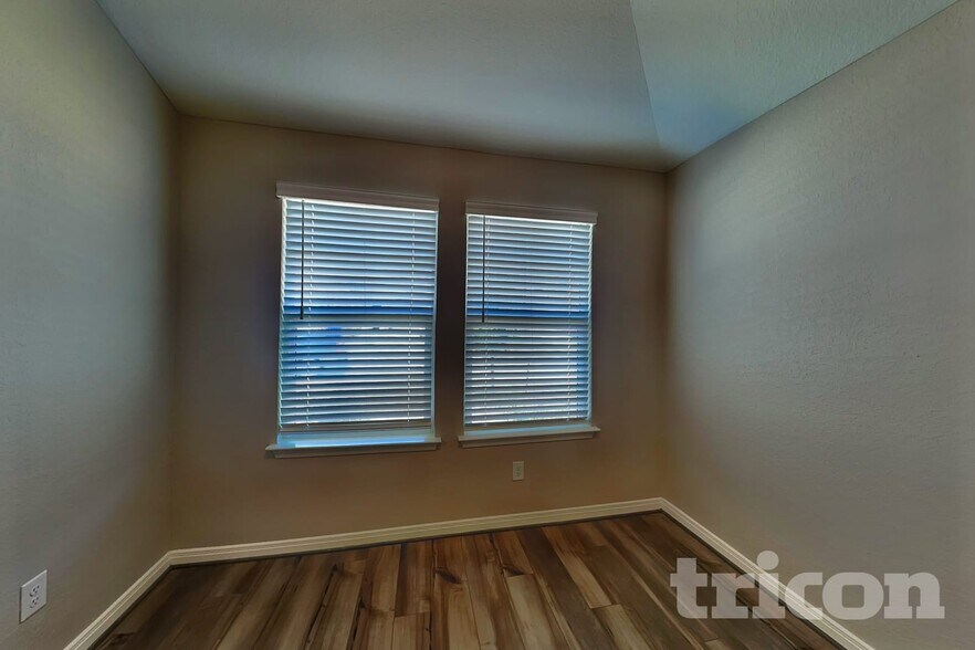 Building Photo - 13558 Paxton Blvd