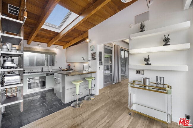 Building Photo - 7275 Mulholland Dr