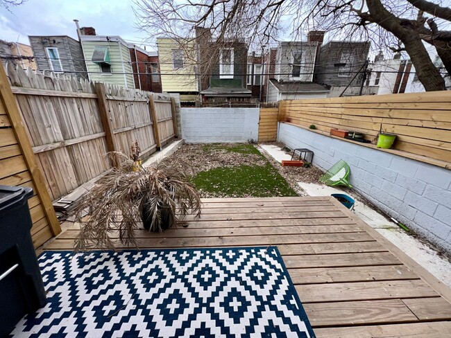 Building Photo - Newly Renovated 3-Bedroom Townhouse in Wes...