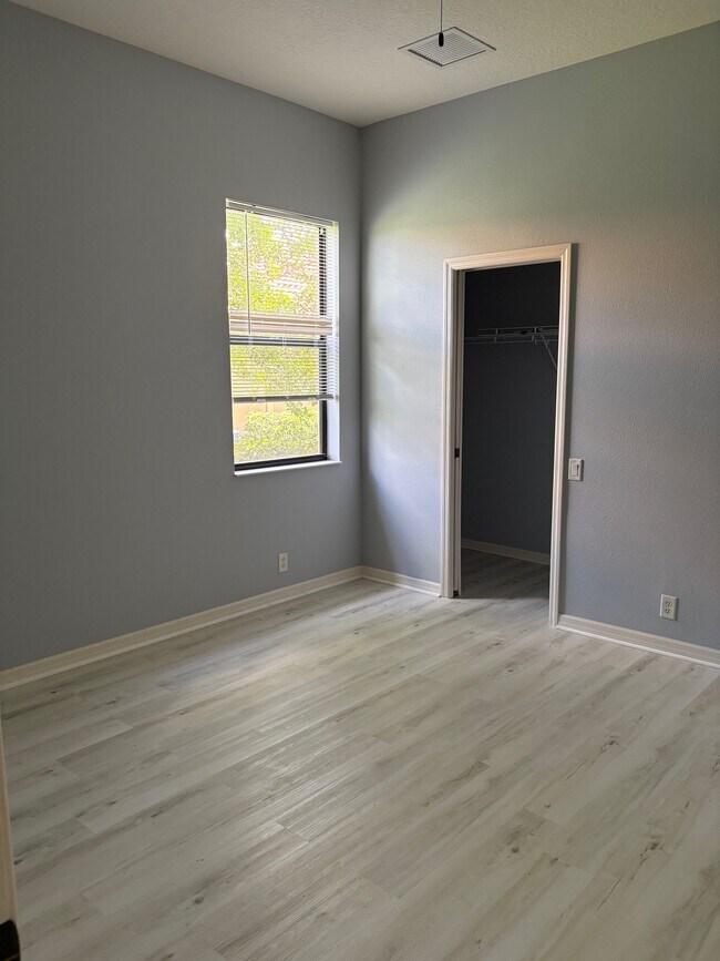 Building Photo - 12705 Penguin Dr