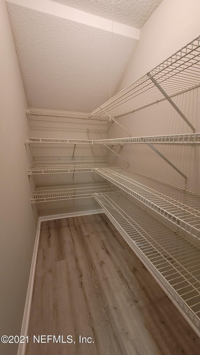 Building Photo - 3947 LAURELWOOD Dr