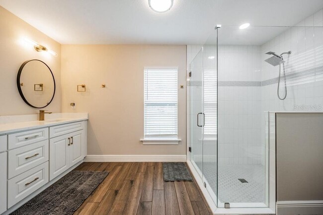 Building Photo - 106 1st Ave NE