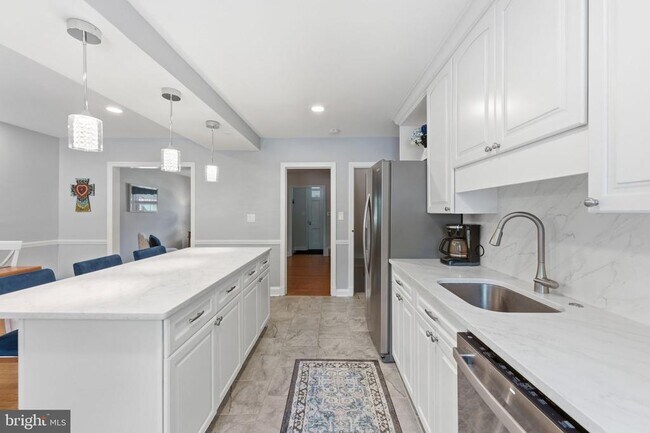 Building Photo - 6467 Blenheim Rd