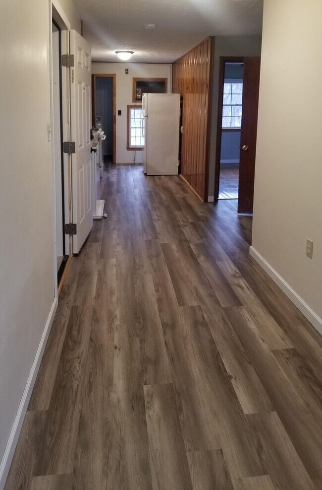 Building Photo - 206 Norwood Dr