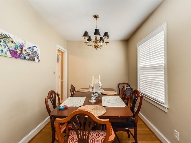 Building Photo - 217 Romany Rd