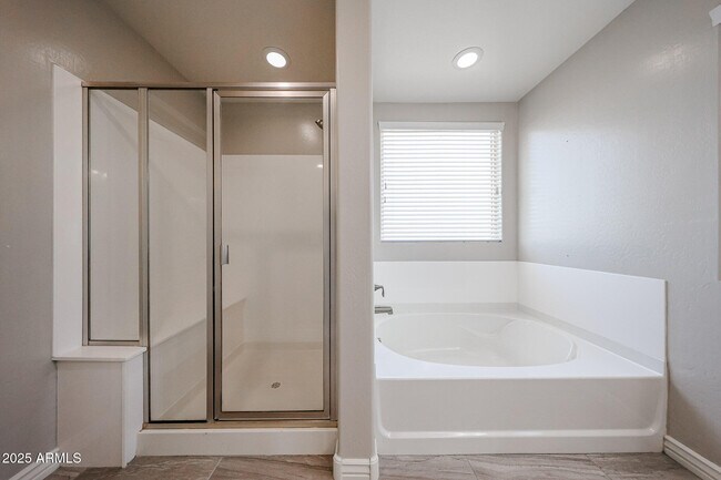 Building Photo - 2736 E Mews Rd