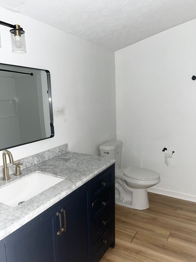 Building Photo - Two Bed, Two Bath Home on Wilmington Island