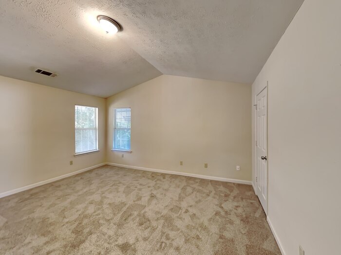 Building Photo - 1410 Stoneleigh Way