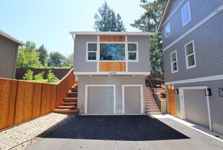 Building Photo - 4660-4660 SW Fairvale Ct