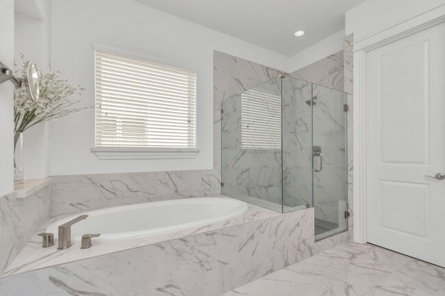 Building Photo - 1716 Upland Lakes